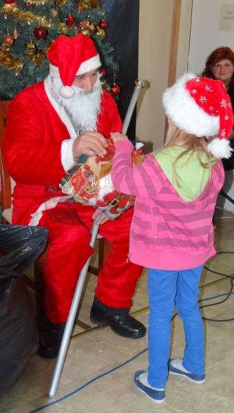 Zdjęcie: Święty Mikołaj już zawitał do Warsztatów Terapii ...