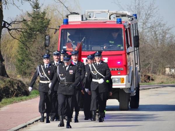 Zdjęcie: Samorząd Gminy Pierzchnica podarował wóz strażacki ...